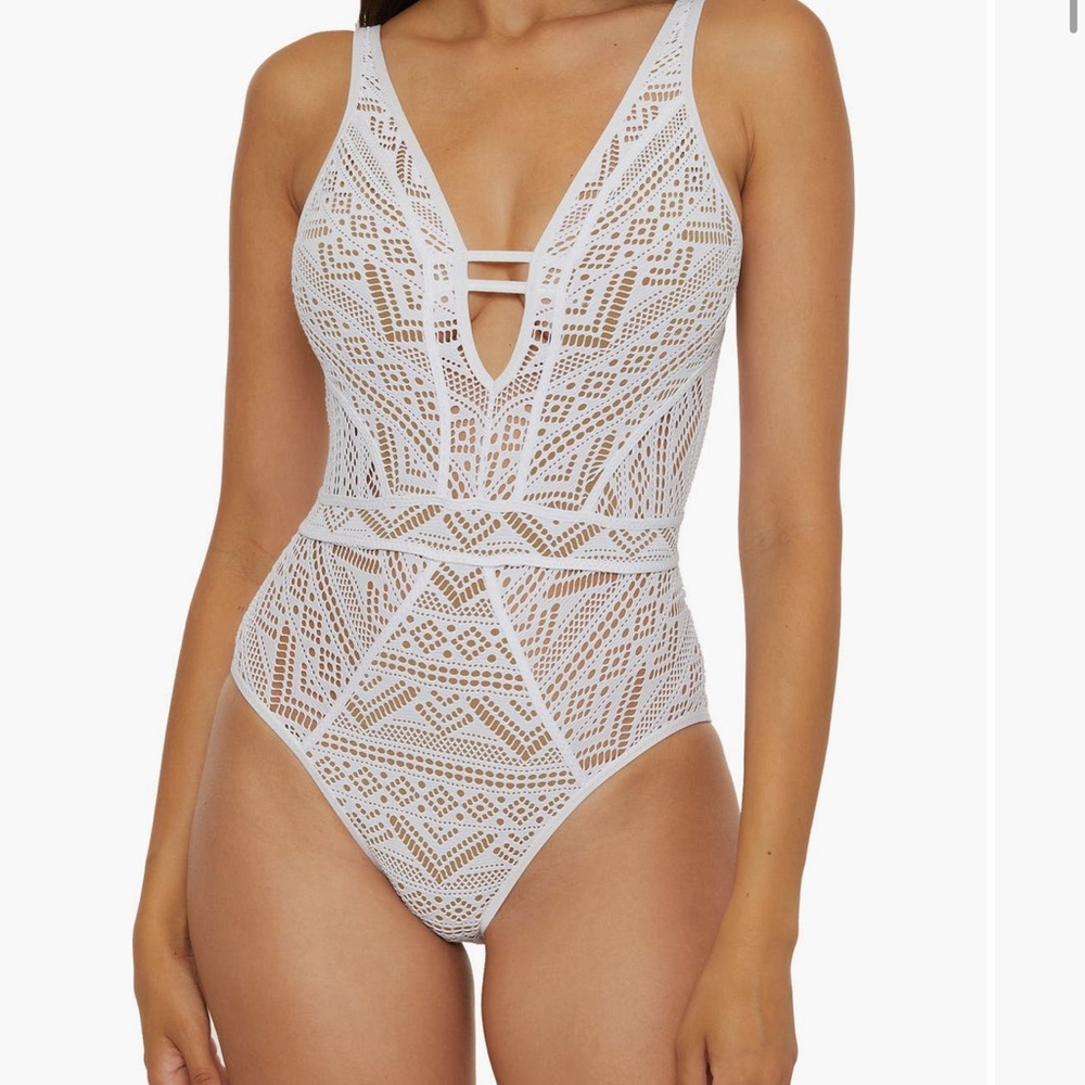 NEVER WORN BECCA White Lace One Piece Swimsuit